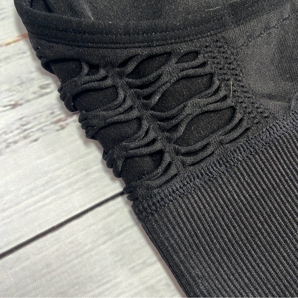 Victoria’s Secret Pink Sports Bra Set of 2 Like New - Picture 6 of 6